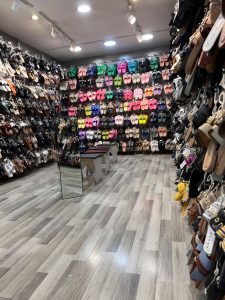 فروشگاه شهر صندل در مجتمع پارک