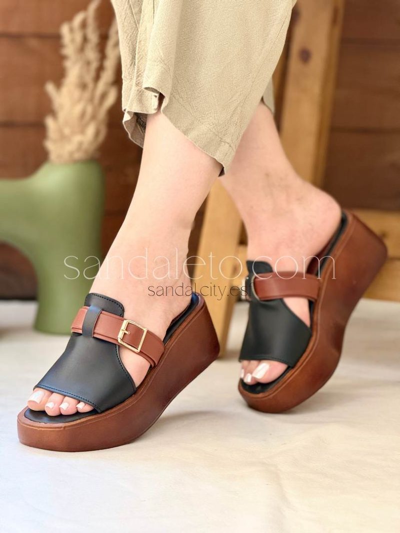 صندل زنانه لژدار